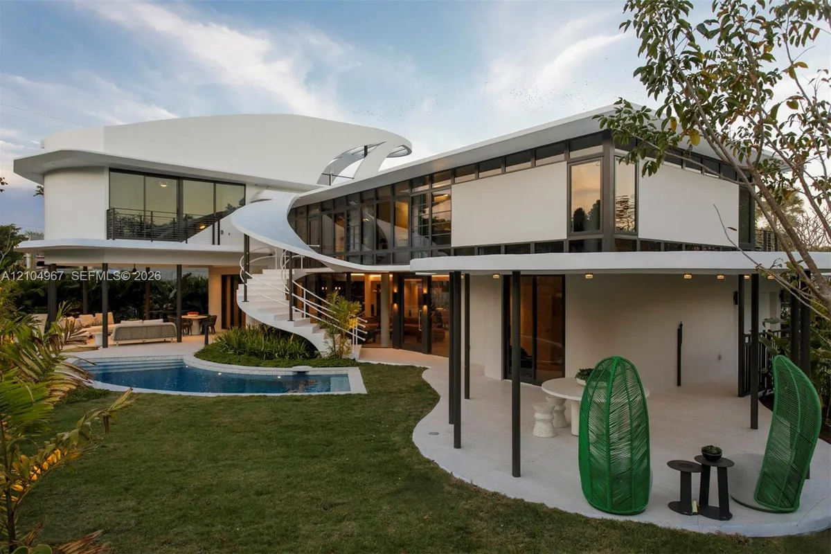 5261 NE 5th Ave, Miami: photo 1 of 30