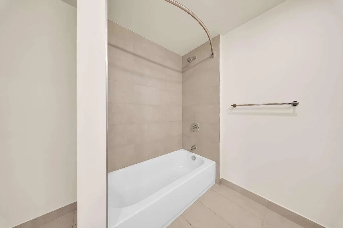 4301 NW 7th St, Miami: photo 1 of 26