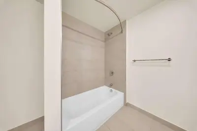 4301 NW 7th St, Miami: photo 1 of 26