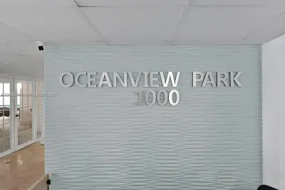 1000 Parkview Dr #231, Hallandale Beach: photo 1 of 32