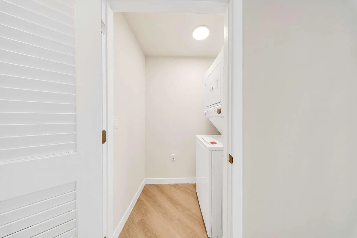 4301 NW 7th St, Miami: photo 1 of 46