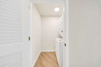4301 NW 7th St, Miami: photo 1 of 46