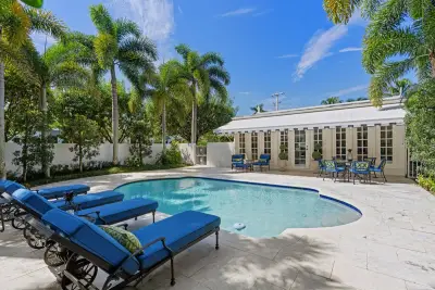 105 NW 7th St, Delray Beach: photo 1 of 60