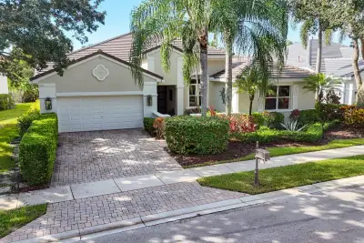 136 Sedona Way, Palm Beach Gardens: photo 1 of 101