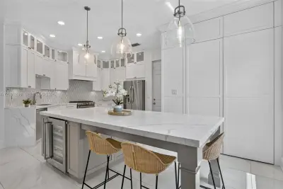 14940 NW 89th Ave, Miami Lakes: photo 1 of 30