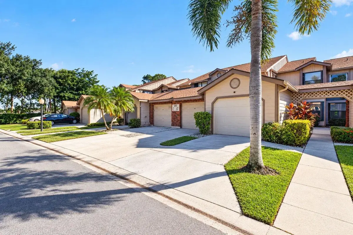 600 Crosswinds Dr #D1, West Palm Beach: photo 1 of 58
