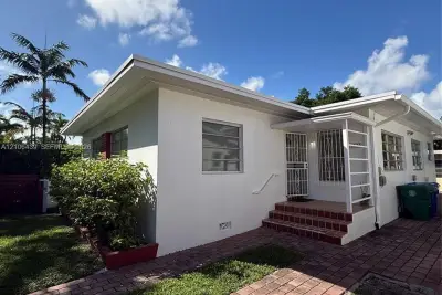 1721 SW 14th St, Miami: photo 1 of 24