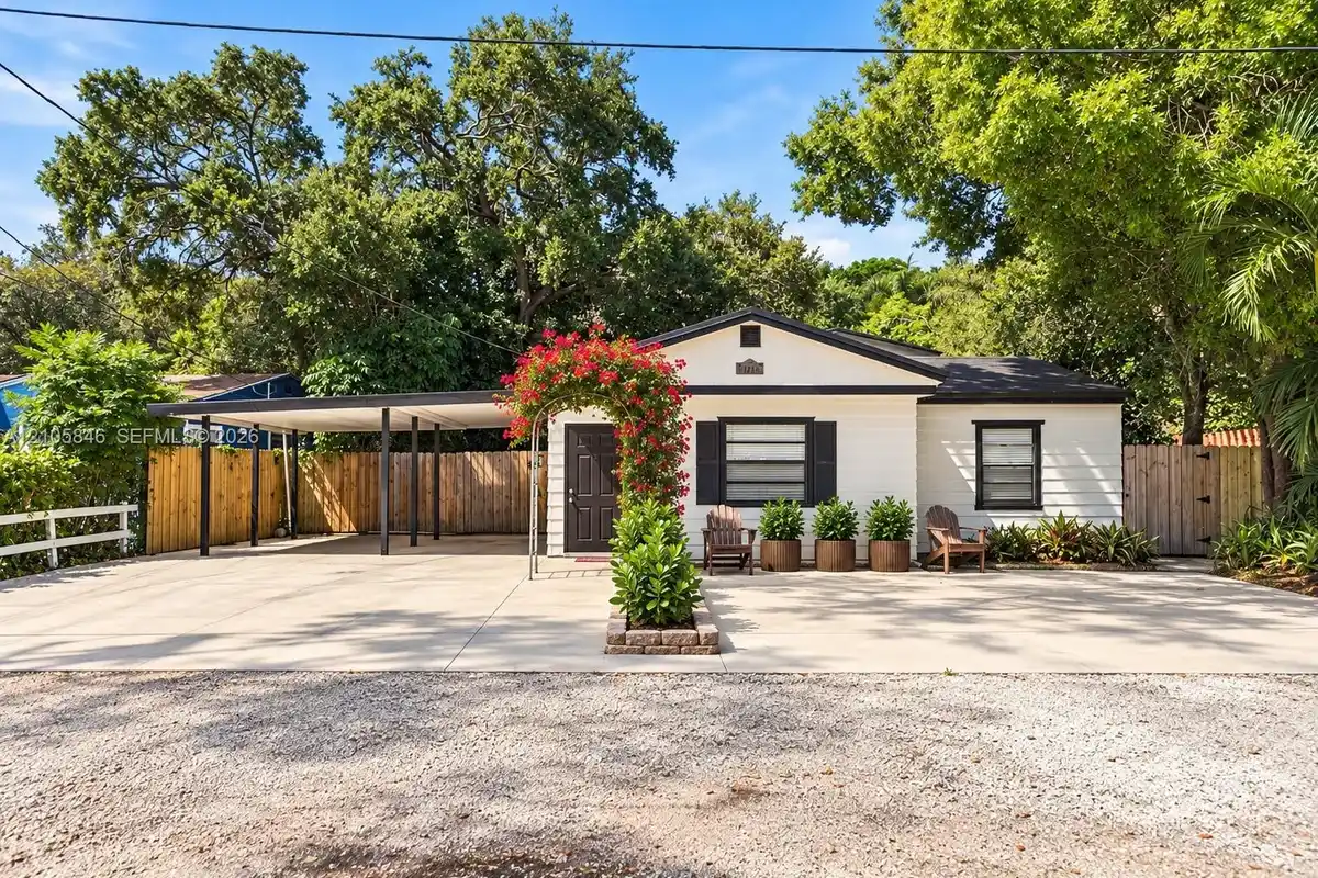 1913 Riverside Dr, Fort Lauderdale: photo 1 of 36