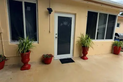 3580 NW 32nd Ct, Lauderdale Lakes: photo 1 of 16