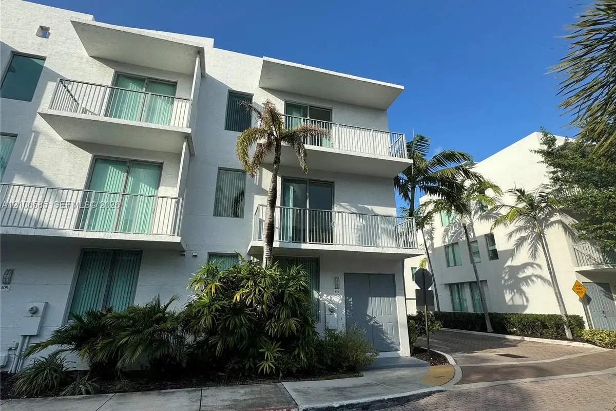 2146 Van Buren St #406, Hollywood: photo 1 of 19
