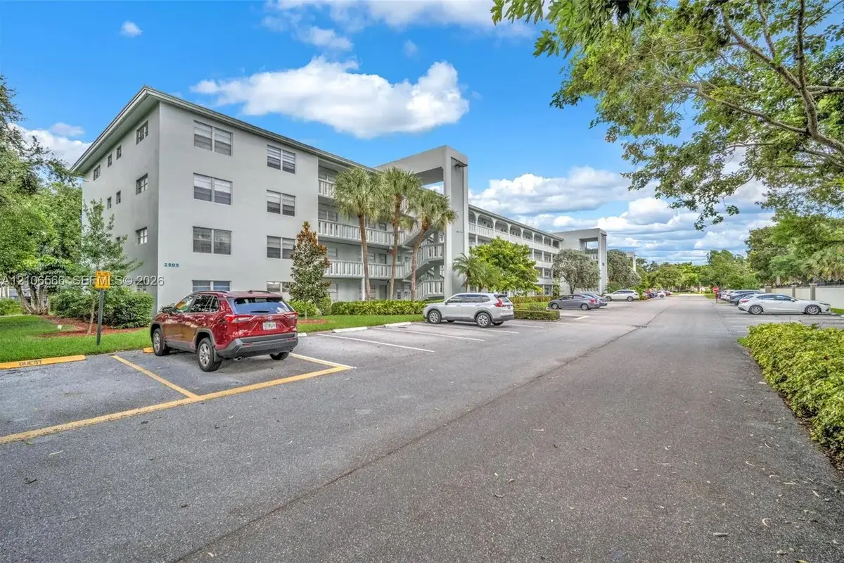 2505 Antigua Ter #E4, Coconut Creek: photo 1 of 28