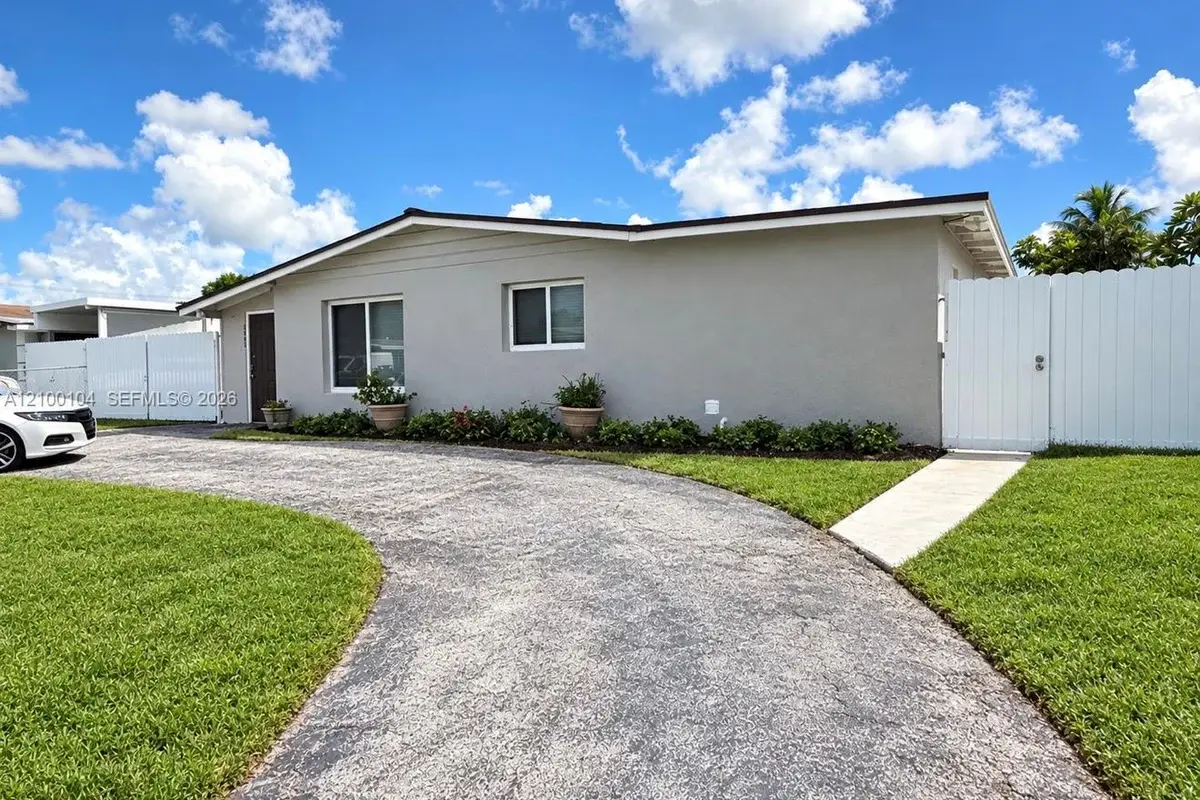 3900 SW 59th Ave, Davie: photo 1 of 15