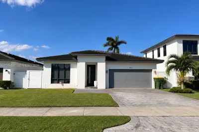 2921 SE 3rd St, Homestead: photo 1 of 3