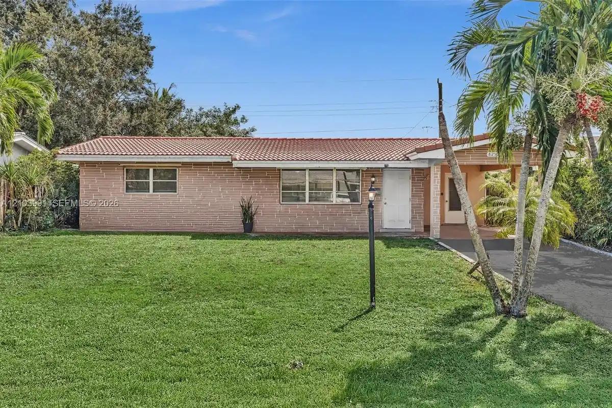 8250 NW 11th Ct, Pembroke Pines: photo 1 of 32