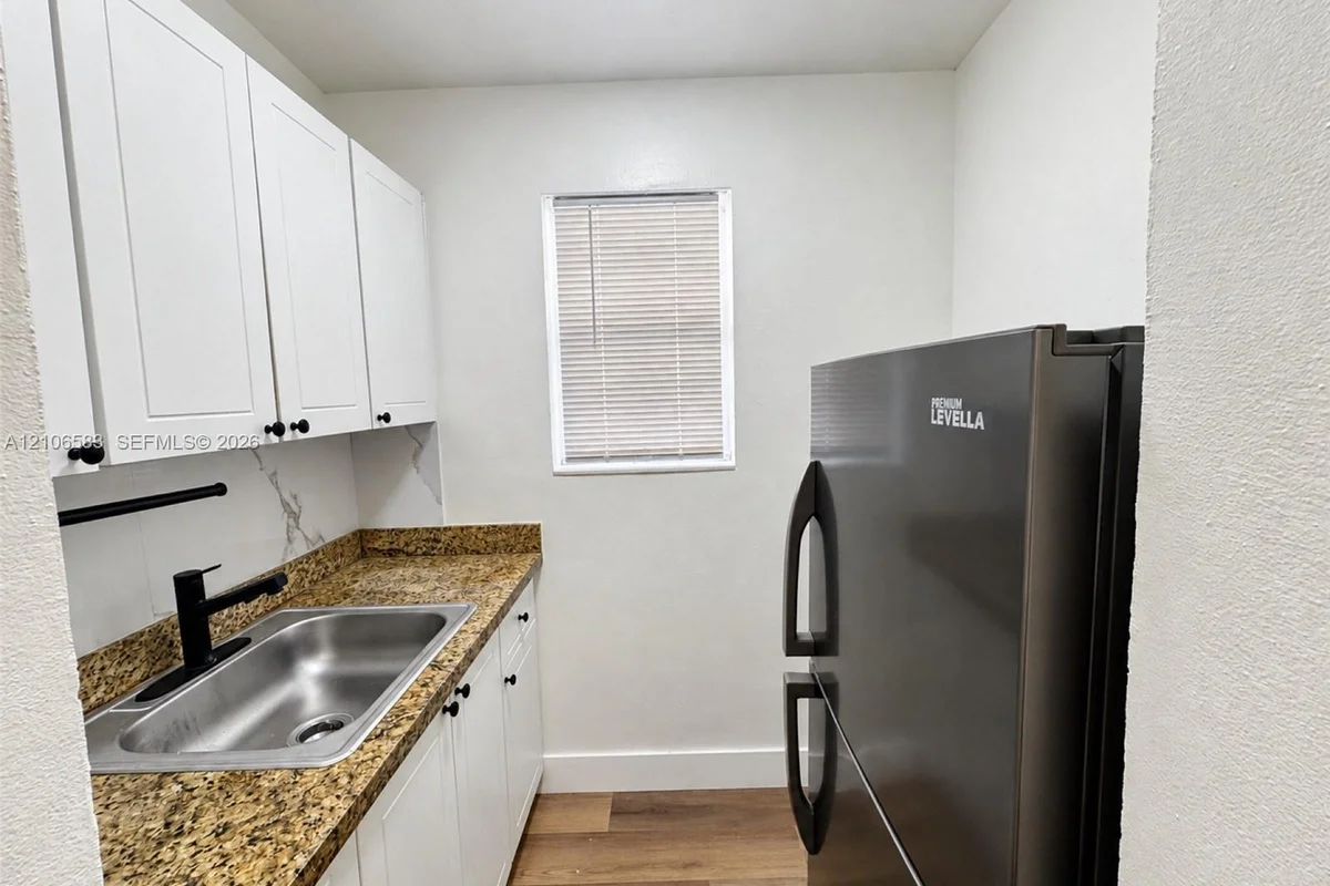 500 13th St #1, Miami Beach: photo 1 of 15