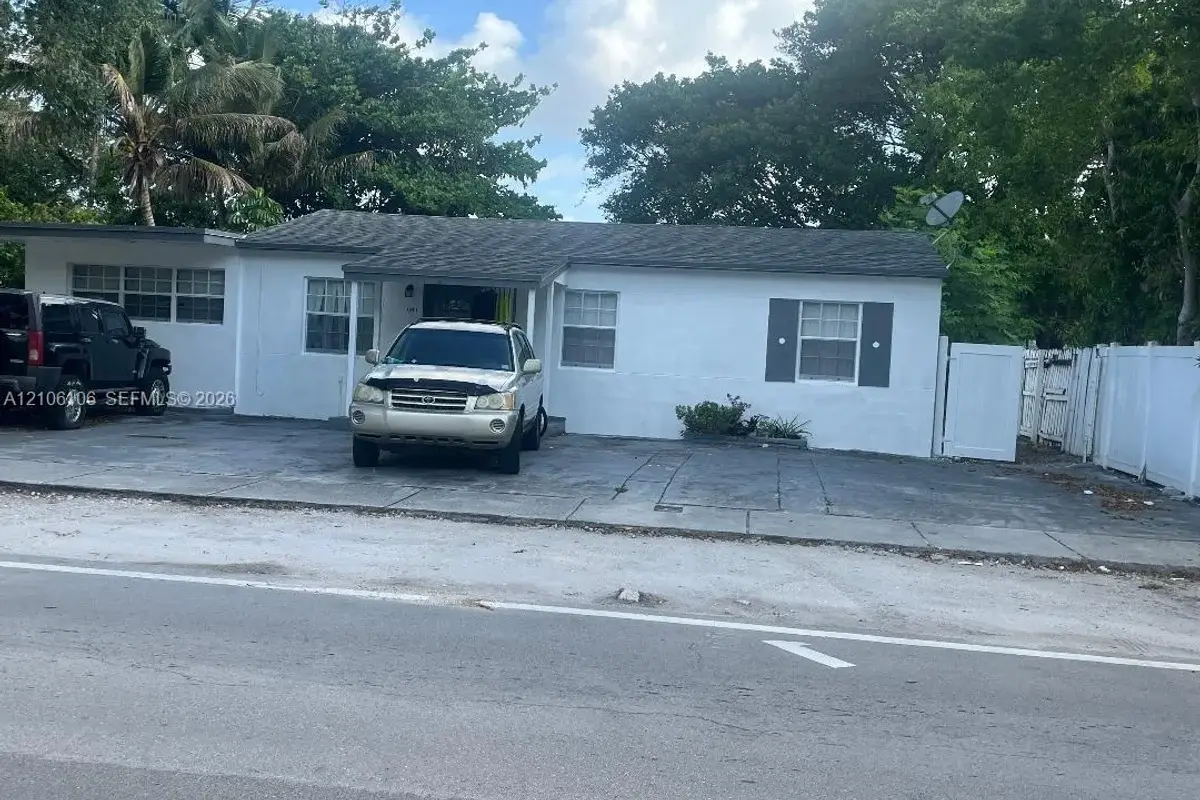 1341 NE 149 St, North Miami: photo 1 of 1