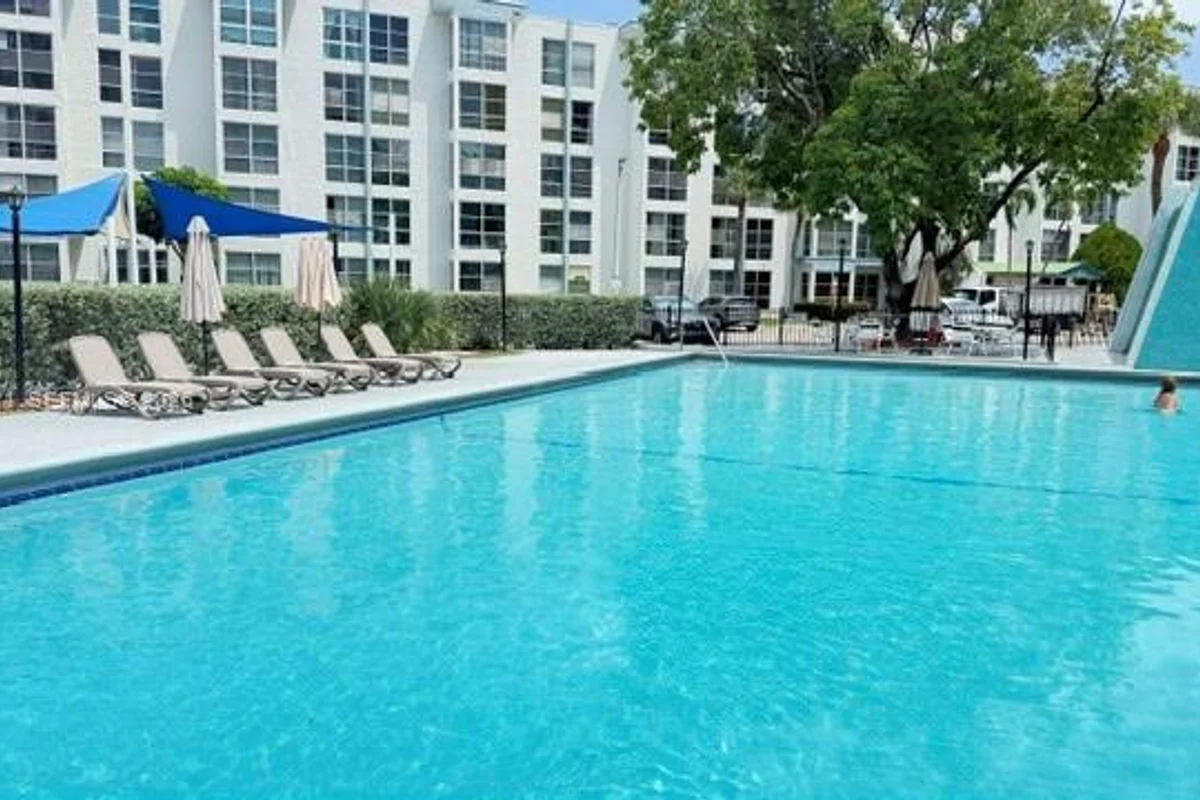 17570 Atlantic Blvd #105, Sunny Isles Beach: photo 1 of 14