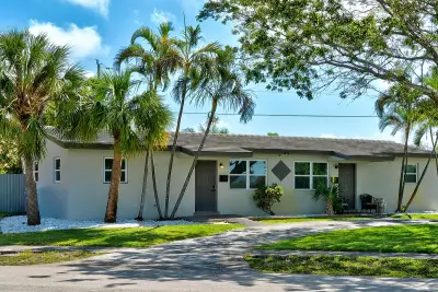 101 NE 35th St #B, Pompano Beach: photo 1 of 25