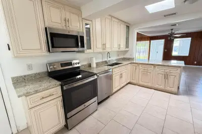 2877 Seminole Rd, Palm Springs: photo 1 of 13