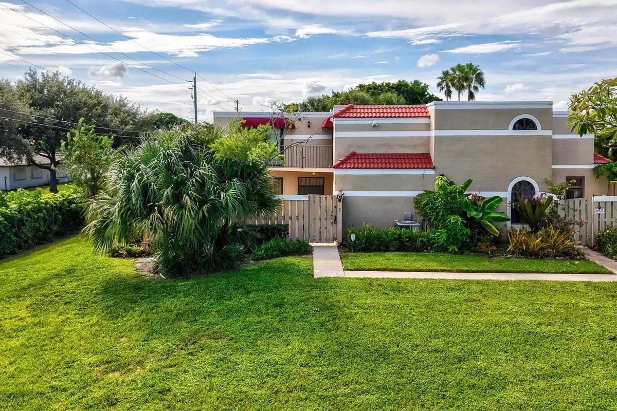 3930 Village Dr #C, Delray Beach: photo 1 of 38