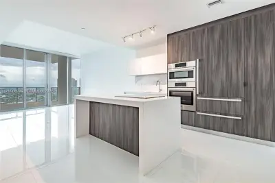 851 NE 1st Ave #2100, Miami: photo 1 of 40