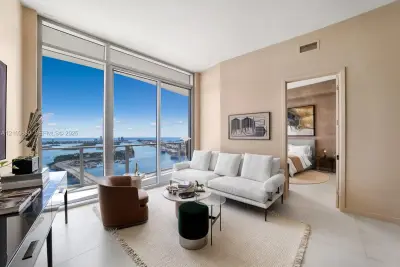 1400 Biscayne Blvd #4902, Miami: photo 1 of 38