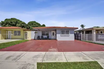 645 W 16th St, Hialeah: photo 1 of 46