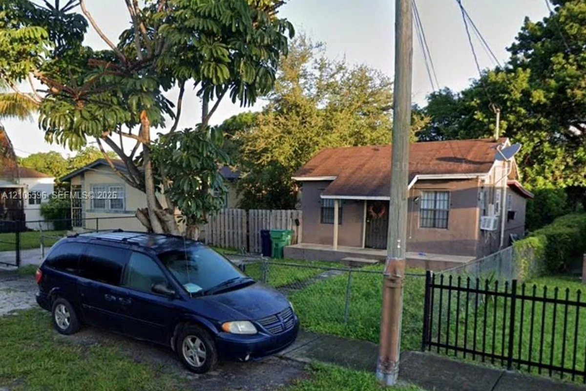 1369 NW 75th Ter, Miami: photo 1 of 9