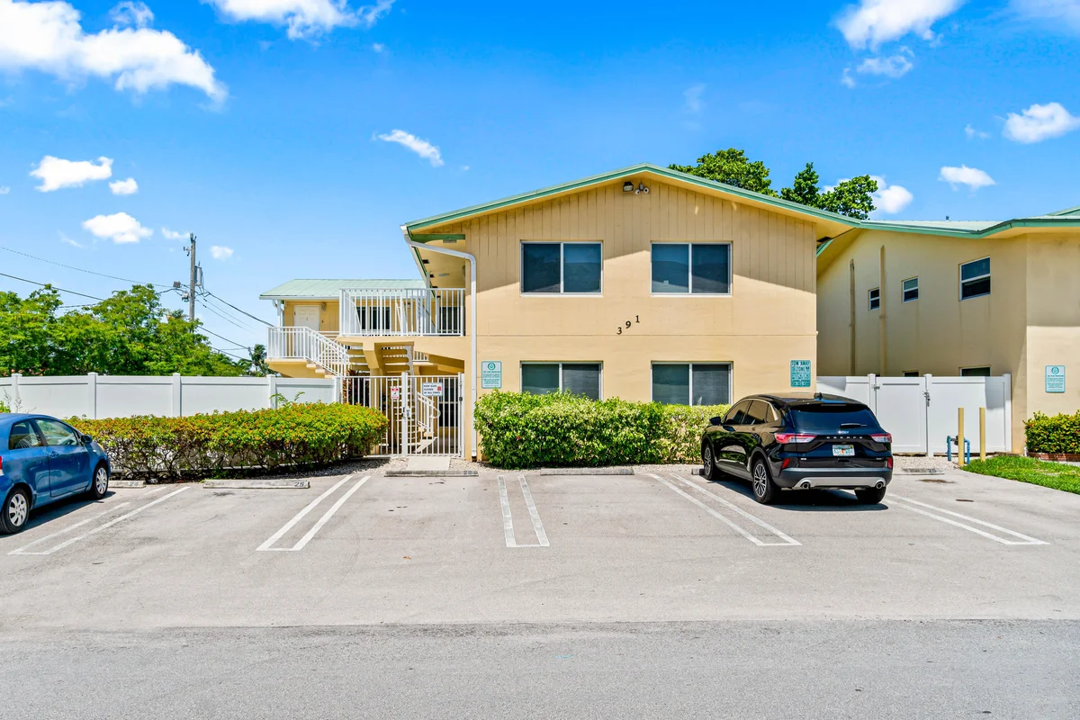 391 SE 19th Ave #8, Pompano Beach: photo 1 of 12