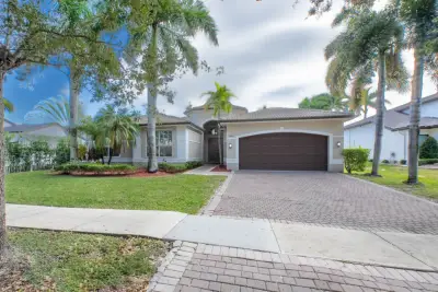 5207 SW 195th Ter, Miramar: photo 1 of 8