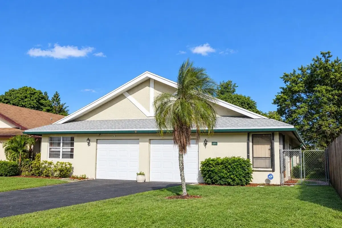 1211 SW 74th Ave, North Lauderdale: photo 1 of 20