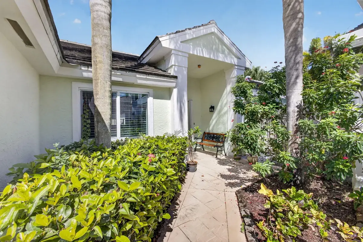 12 Commodore Pl, Palm Beach Gardens: photo 1 of 28