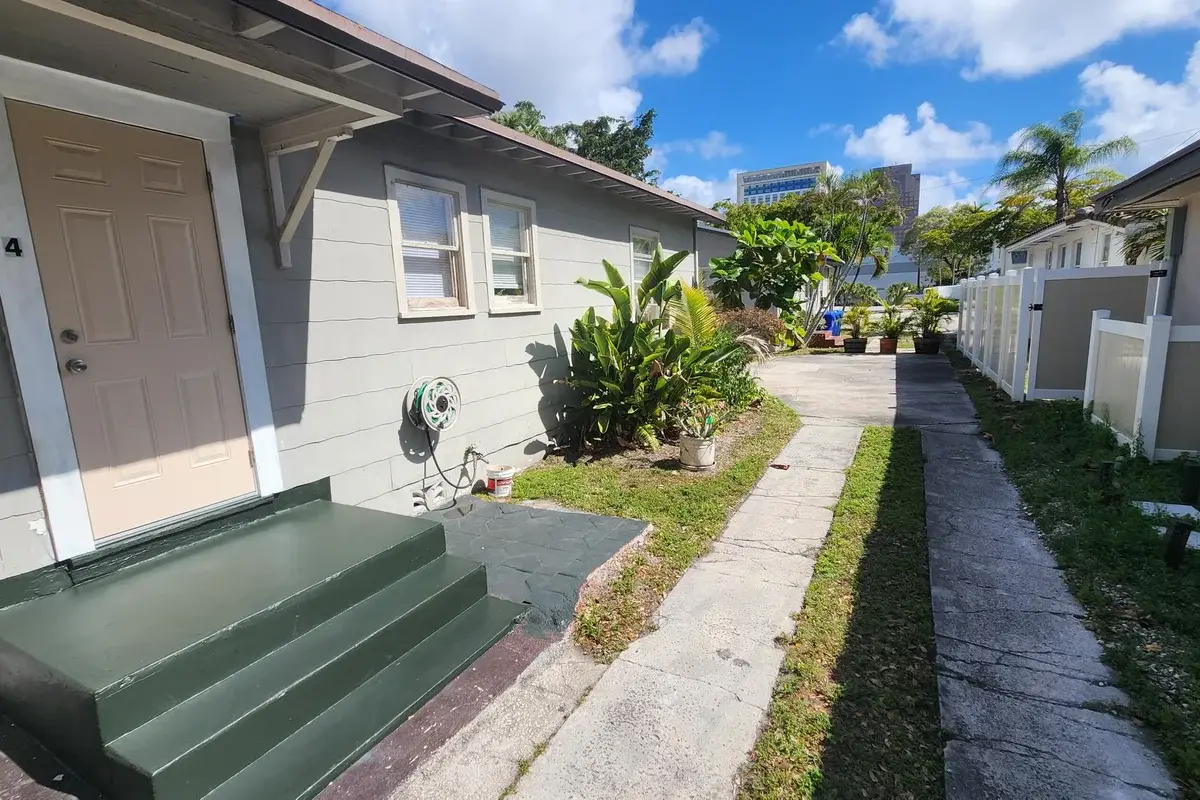 609 SW 4th Ave #4, Fort Lauderdale: photo 1 of 20