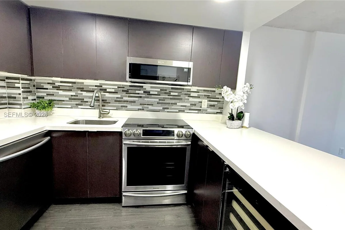 16950 W Dixie Hwy #330, North Miami Beach: photo 1 of 29