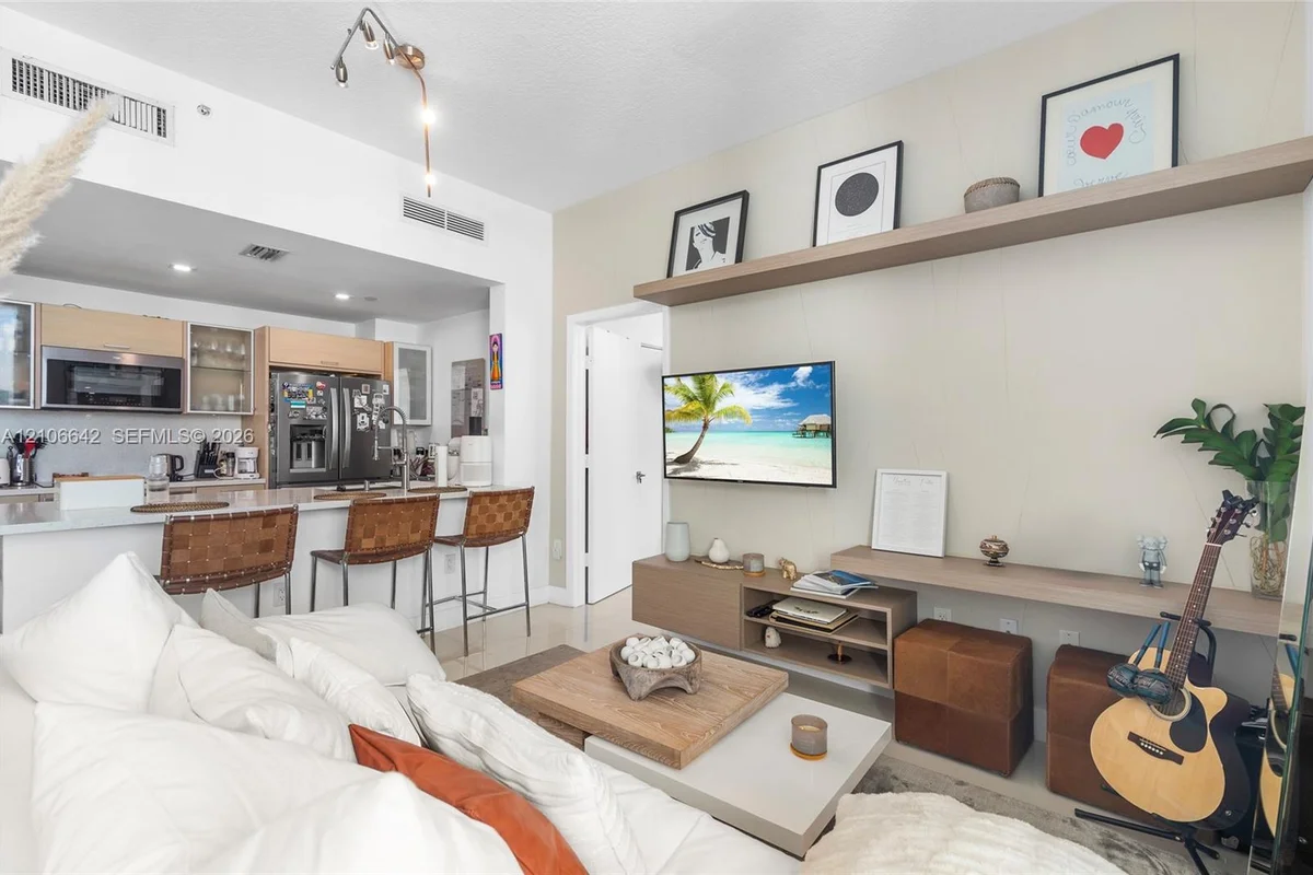 350 NE 24th St #1103, Miami: photo 1 of 30