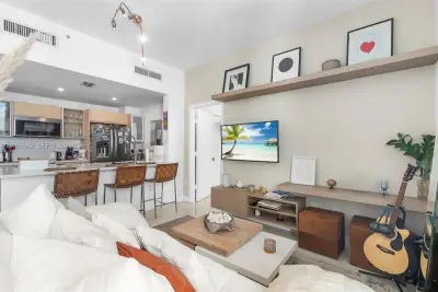350 NE 24th St #1103, Miami: photo 1 of 30