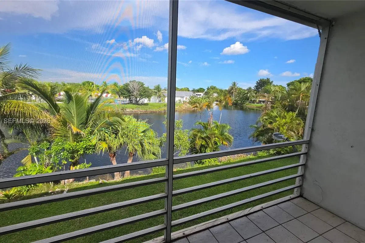 65 NE 202nd Ter #Q30, North Miami Beach: photo 1 of 16