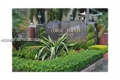 665 NW 85th Pl #10-101, Miami: photo 1 of 10