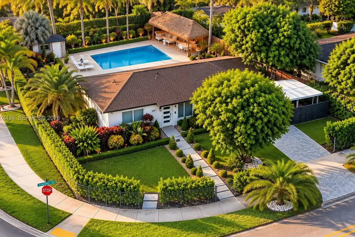9351 Jamaica Dr, Cutler Bay: photo 1 of 39