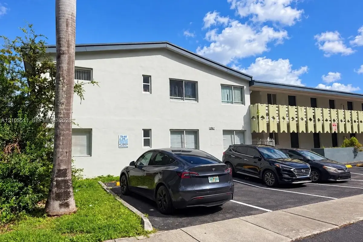 941 NE 169th St #222, North Miami Beach: photo 1 of 7