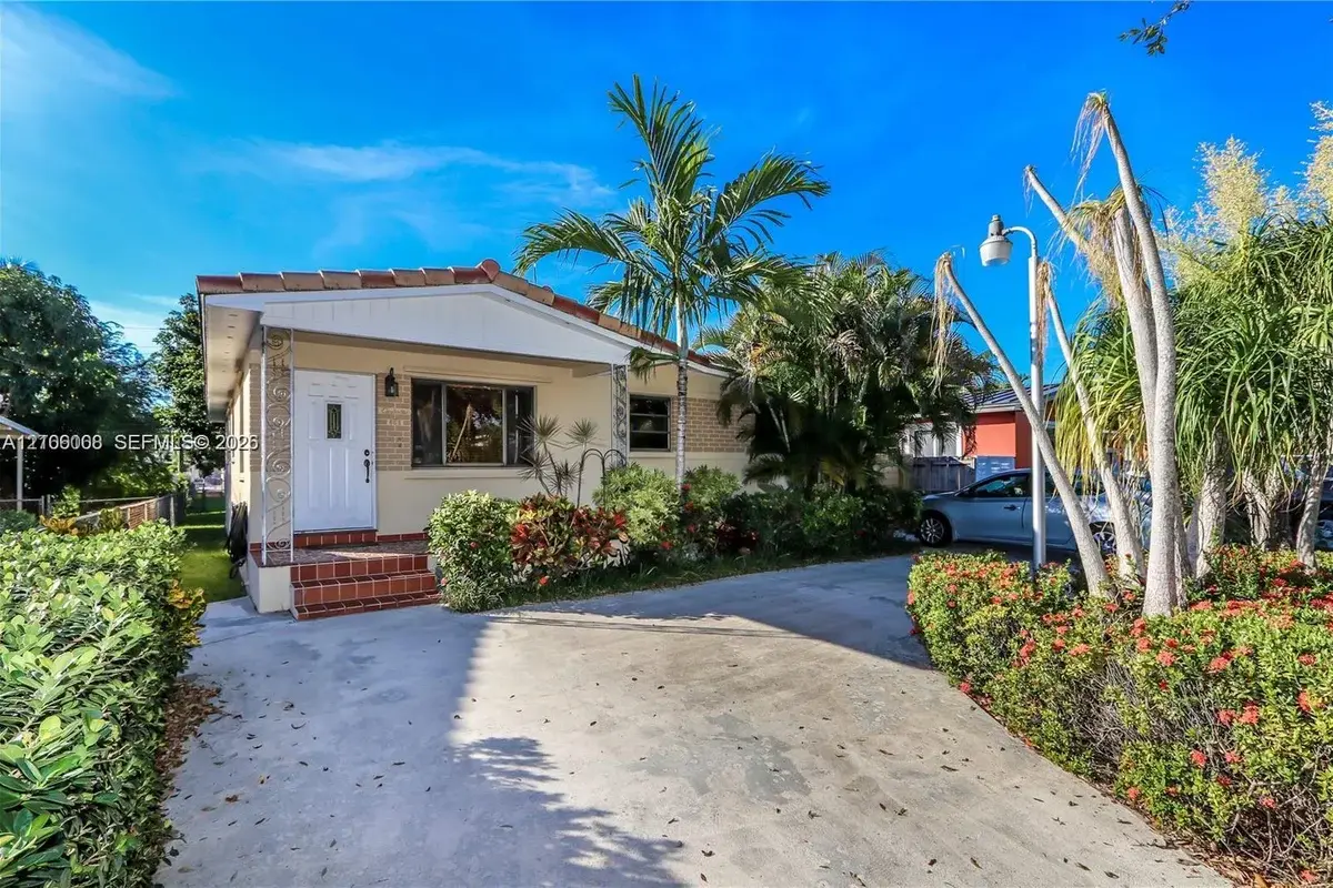 868 W 34th St, Hialeah: photo 1 of 14