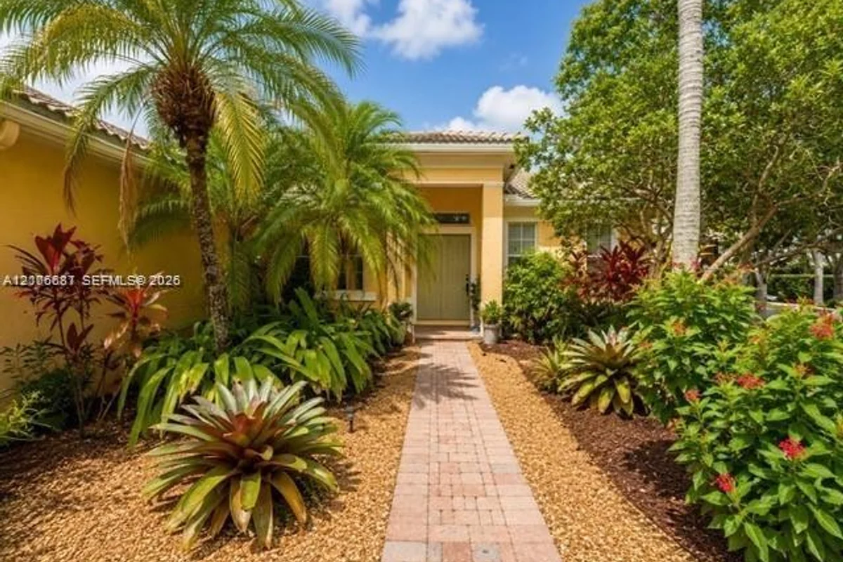 1213 Skylark Dr, Weston: photo 1 of 6