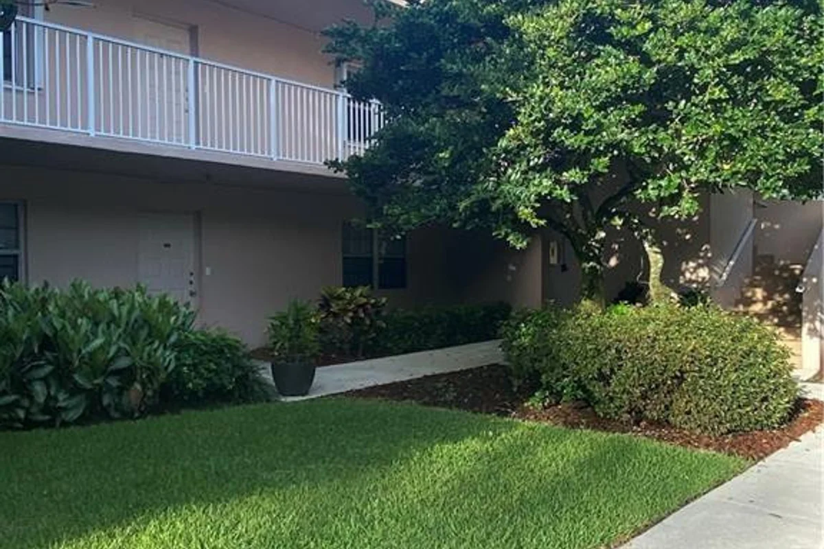 4280 Oaks Ter #101, Pompano Beach: photo 1 of 27
