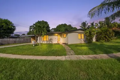 1534 NW 11th Way, Fort Lauderdale: photo 1 of 50