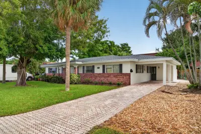 2010 NE 33rd St, Lighthouse Point: photo 1 of 27