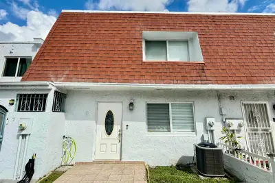 10710 NW 7th St #8A, Miami: photo 1 of 12