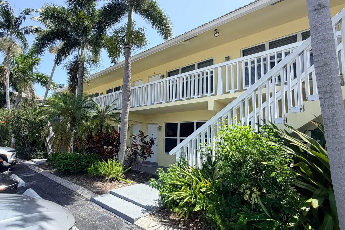 2120 NE 42nd Ct #3, Lighthouse Point: photo 1 of 9