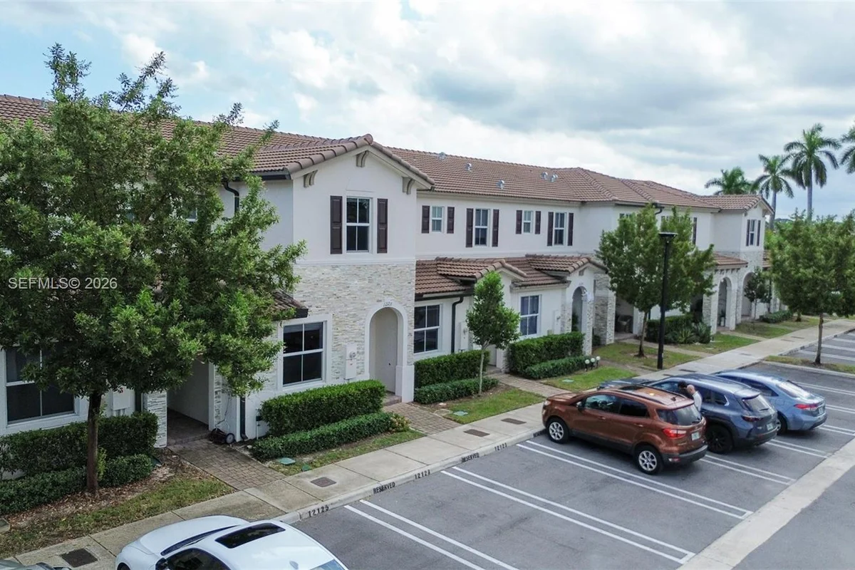 12121 NW 23 Ct, Miami: photo 1 of 21