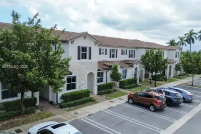 12121 NW 23 Ct, Miami: photo 1 of 21