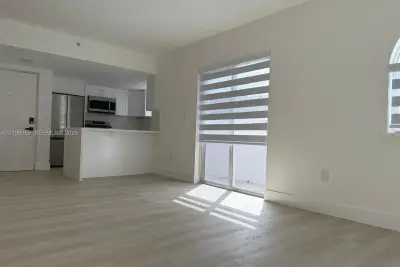 3052 SW 27th Ave #302, Miami: photo 1 of 14